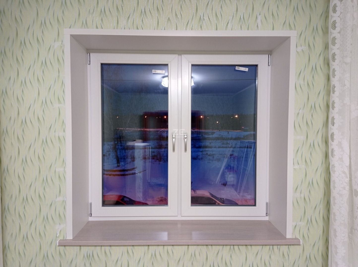 Двухстворчатое окно в квартиру